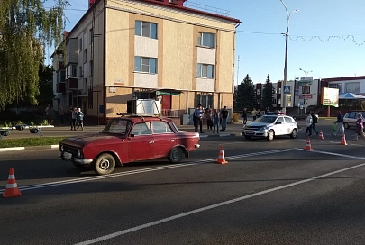 В Жлобине трехлетний мальчик убежал от мамы и попал под "Москвич", ребенок в реанимации